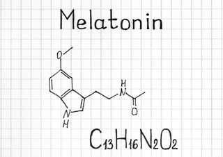 Rotlicht-Nahinfrarot-Therapie und Melatonin. Ein glücklicher Zusammenhang.